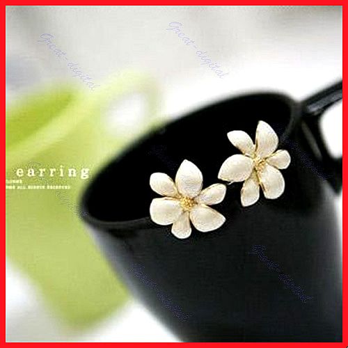 Pair Fashion Korean Style Beautiful Elegant Golden Flower Studs 