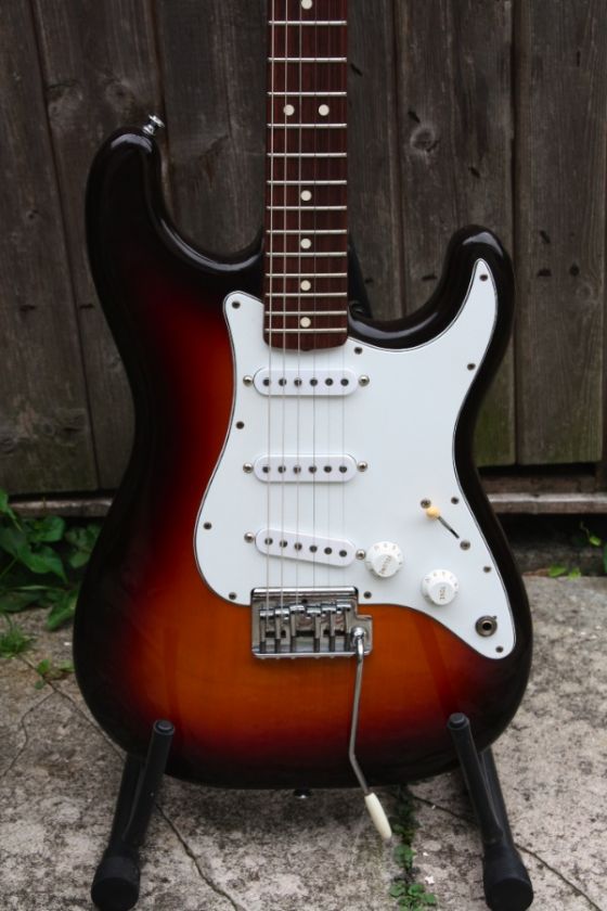 fender stratocaster Dan Smith 1983 Vgood condition  