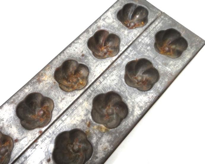 antique METAL FILLED CHOCOLATE CANDY MOLD 1091 flowers 12 HOLES 