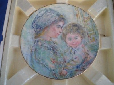 ROYAL DOULTON   EDNA HIBEL PLATE   COLETTE & CHILD  BOX  