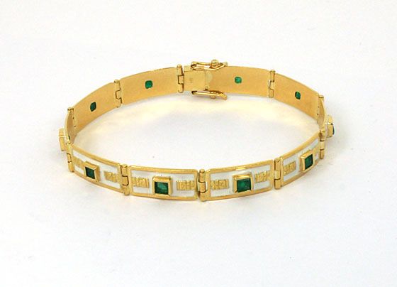 BEAUTIFUL 18K GOLD 3 CTS EMERALDS ASIAN STYLED BRACELET  