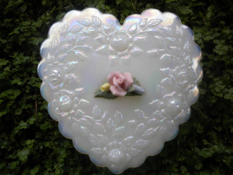 FENTON IRID. WHITE TRINKET HEART BOX LID w/ 3 ROSES PINK BLUE YELLOW 