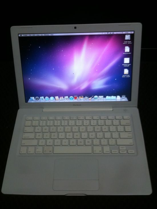 LOADED MacBook 13 2.4GHz C2D wifi 10.6 DVD R iLife 885909218271 