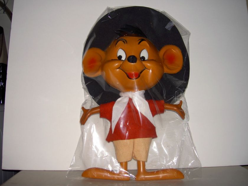   WARNER BROS WB STORE LOONEY TUNES SPEEDY GONZALES VINYL FIGURE  