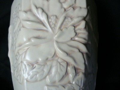 BEAUTIFUL REDWING POTTERY #1320 MAGNOLIA PATTERN 7 HEXAGONAL VASE 