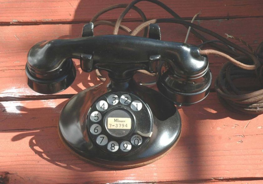Vintage WESTERN ELECTRIC ROTARY DIAL TELEPHONE  