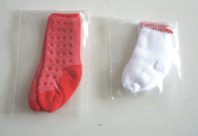 NEW AMERICAN GIRL MOLLYS RED KNEE SOCKS & WHITE SOCKS  