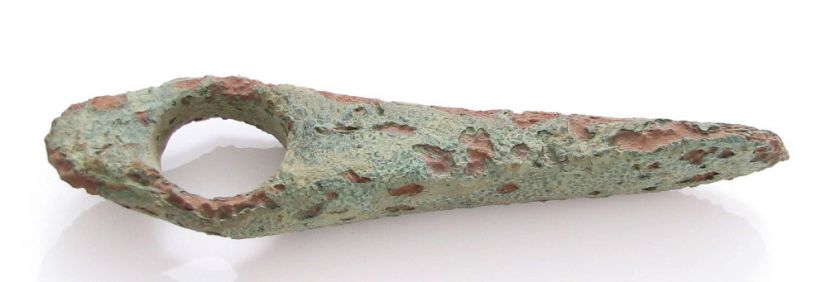 EXCEPTIONAL COPPER AGE COPPER AXE. 3rd millennium BC.  