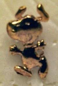 Lapel Pin Peanuts Snoopy Dancing G  