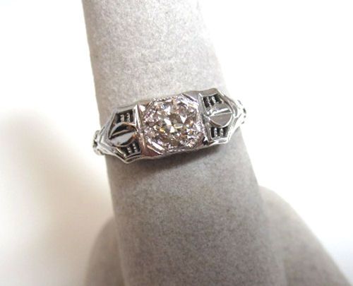   VINTAGE ART DECO SINGLE DIAMOND FILIGREE 18K GOLD ENGAGEMENT RING